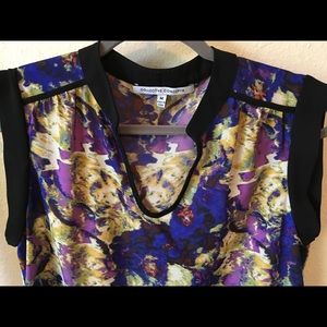 Abstract pattern u-neck polyester blouse